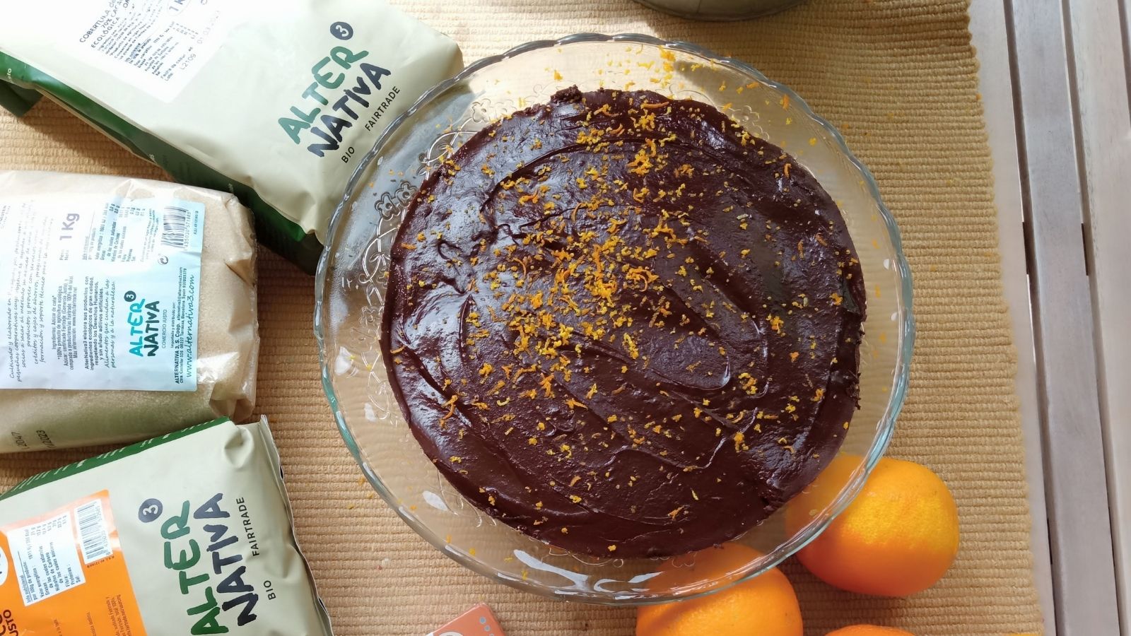 PASTÍS DE CACAU I TARONJA AMB CANELA