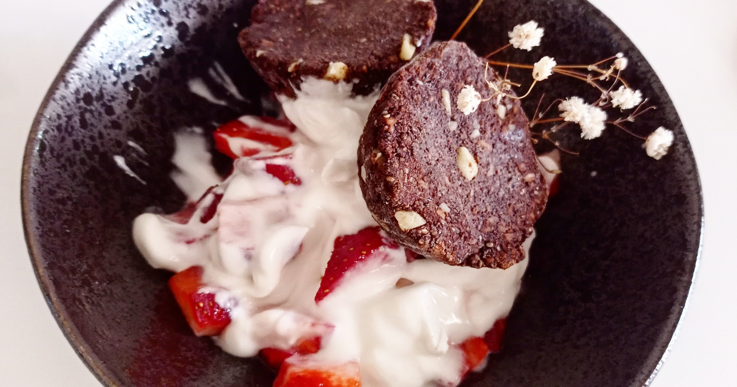 Raw carob, cocoa and coffee biscuits